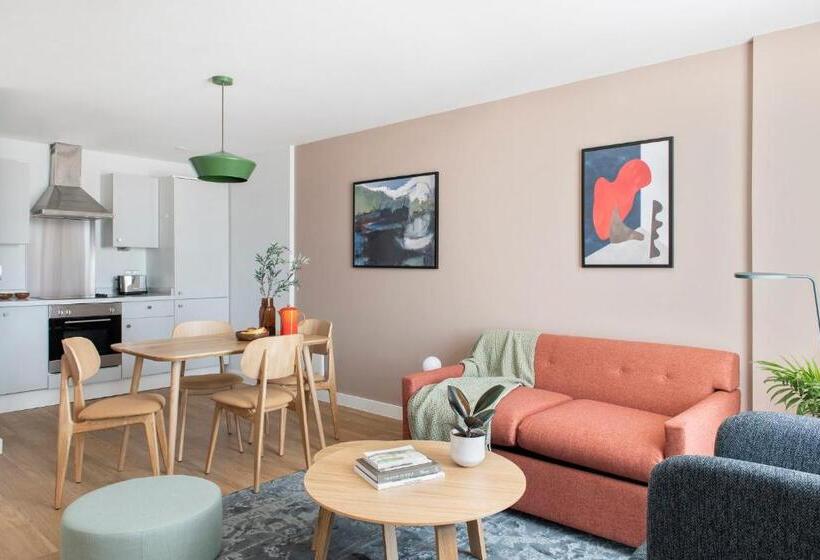 Cove Paradise Street