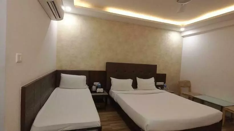 ホテル Alba Premier, Indore
