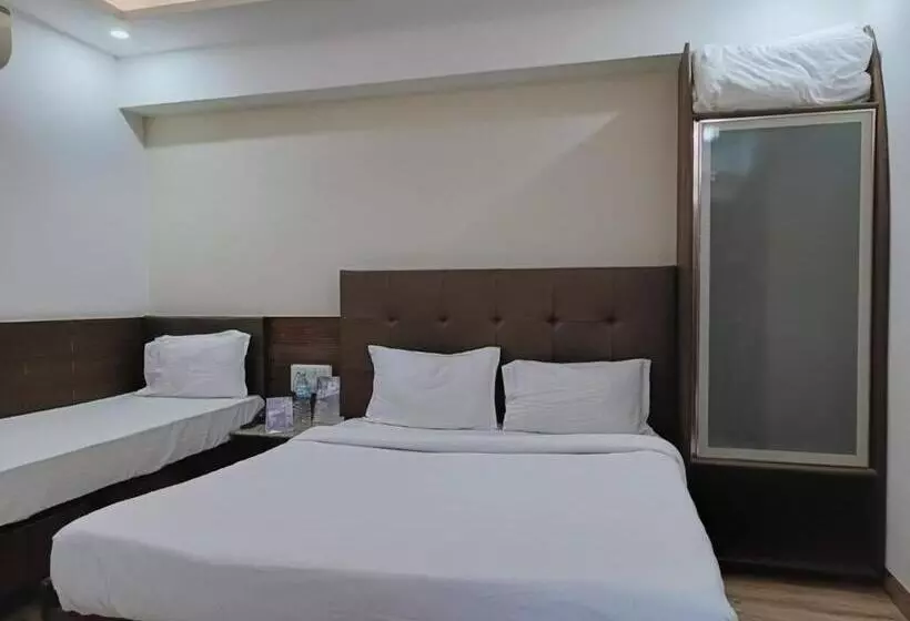 ホテル Alba Premier, Indore