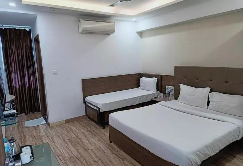 ホテル Alba Premier, Indore