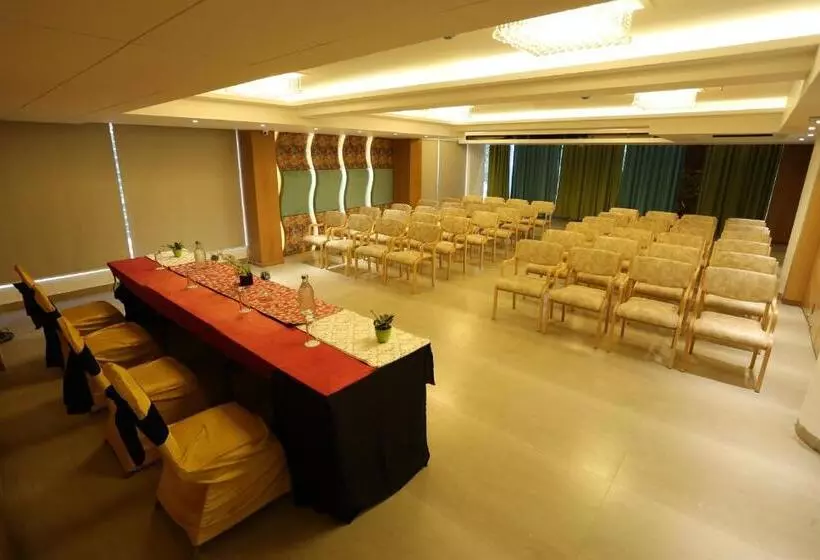 ホテル Alba Premier, Indore
