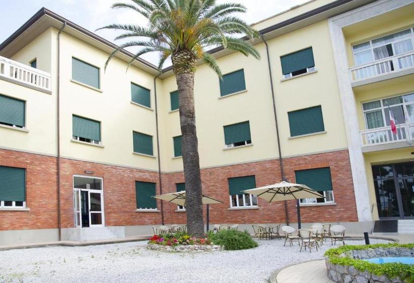 هتل Casa Per Ferie Il Pioppo