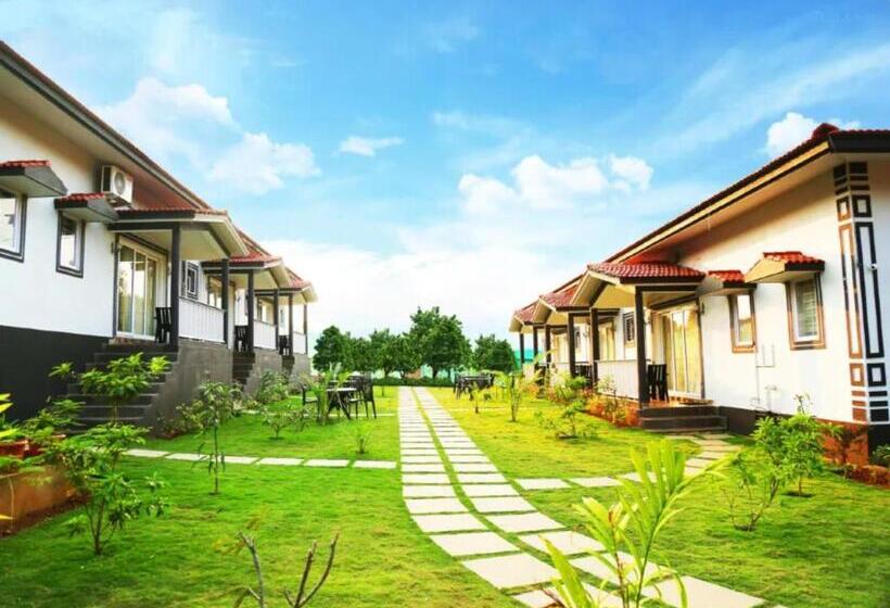 בית מלון כפרי Fabescape Vagator Retreat Resort With Swimming Pool   Nr Vagator Beach