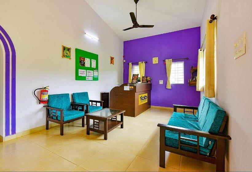 בית מלון כפרי Fabescape Vagator Retreat Resort With Swimming Pool   Nr Vagator Beach