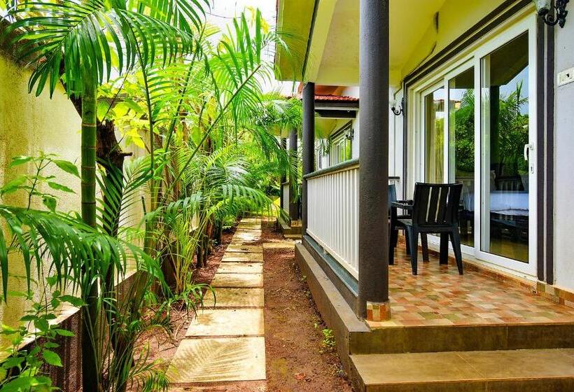 בית מלון כפרי Fabescape Vagator Retreat Resort With Swimming Pool   Nr Vagator Beach