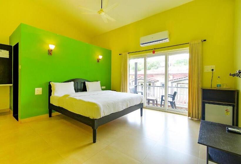 בית מלון כפרי Fabescape Vagator Retreat Resort With Swimming Pool   Nr Vagator Beach