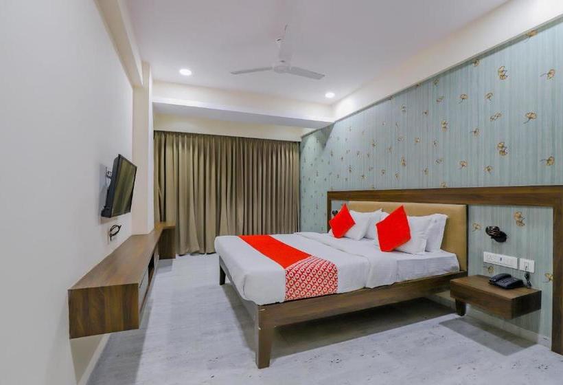 Hôtel Flagship 81410  Radhe