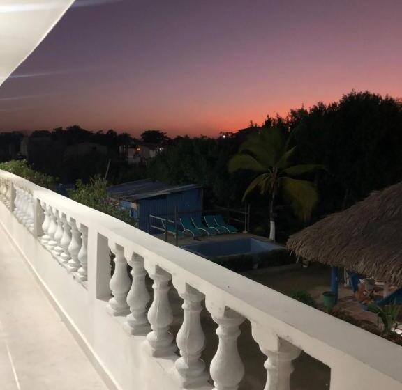 پانسیون Manglearena