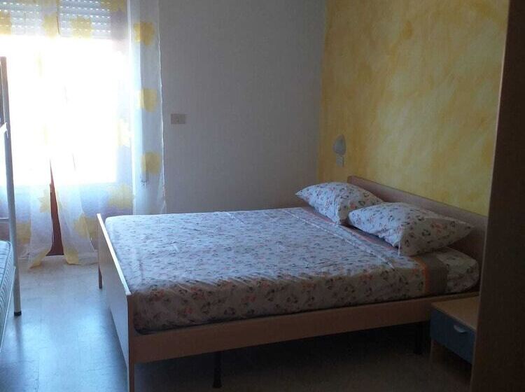 פנסיון Room In Bb   Spacious Double Room A Stones Throw From The Sea