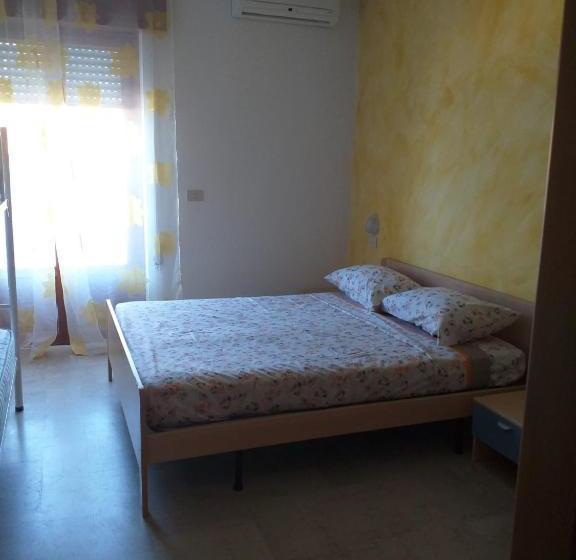 פנסיון Room In Bb   Spacious Double Room A Stones Throw From The Sea