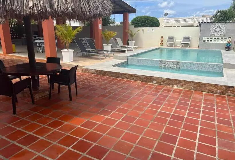 استراحتگاه Curasita Colour Appartments