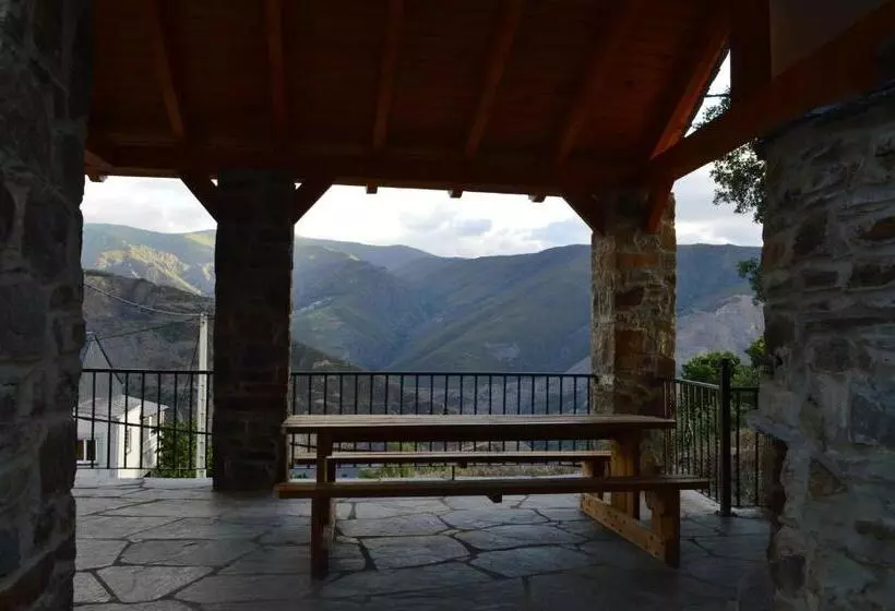 Retkeilymaja Eco Dos Teixos