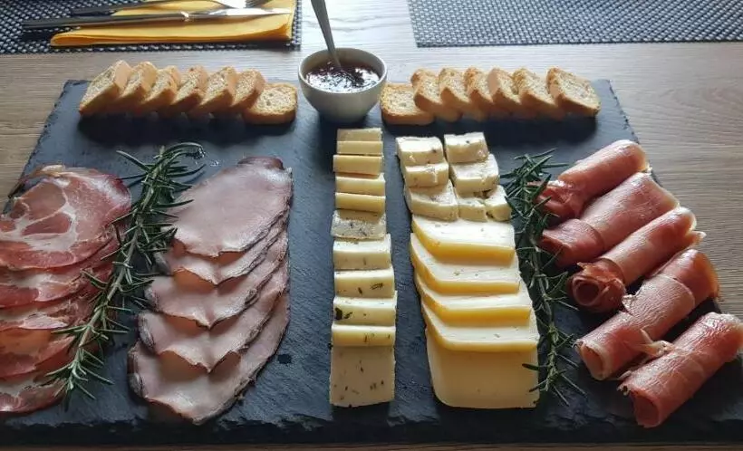 ベッドアンドブレックファースト Golden Mirror