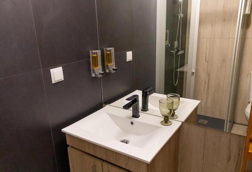 تختخواب و صبحانه Golden Mirror