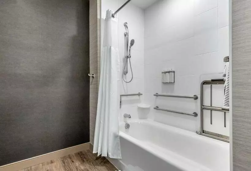 Cambria Hotel Austin Airport