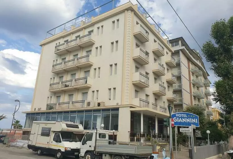 هتل Giannini