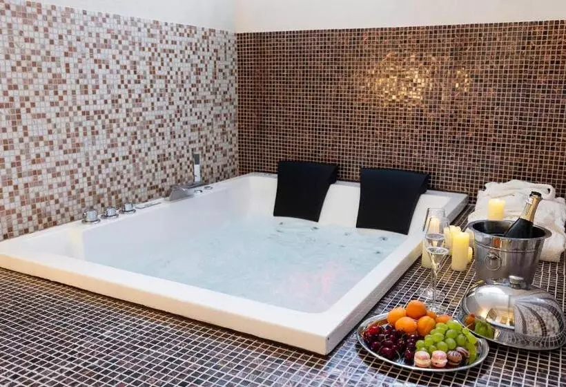 Hotelli Palazzo Badiale History&rooms