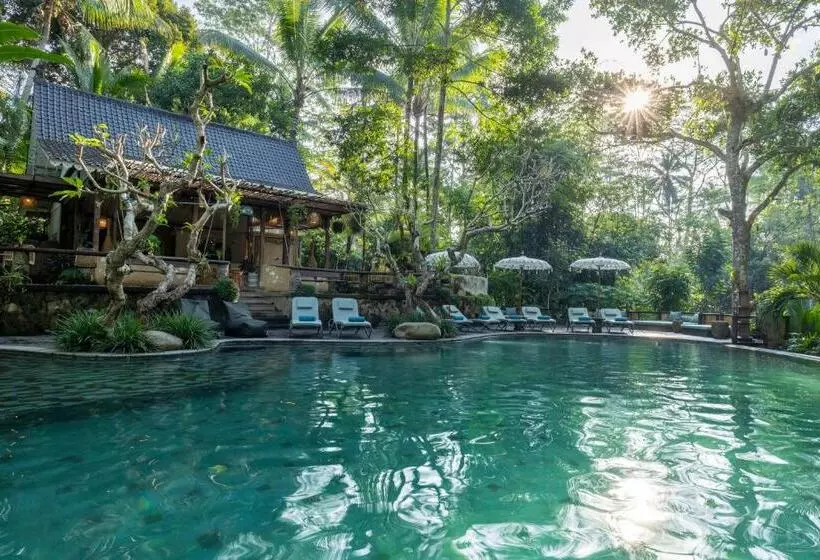 ホテル Pramana Giri Kusuma