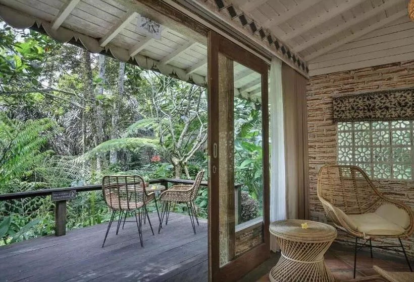 ホテル Pramana Giri Kusuma