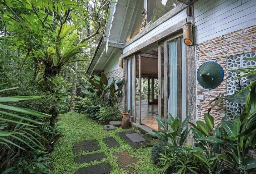 ホテル Pramana Giri Kusuma