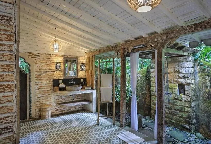 ホテル Pramana Giri Kusuma