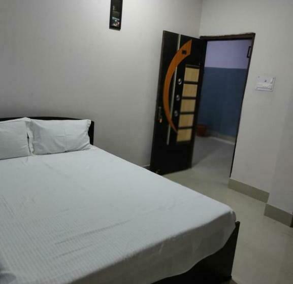 Отель Spot On 80927 Sourav Plaza