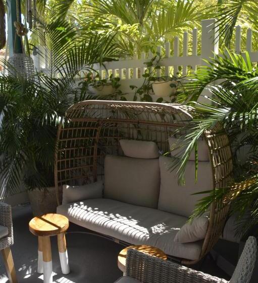 هتل Turtle Bay Inn