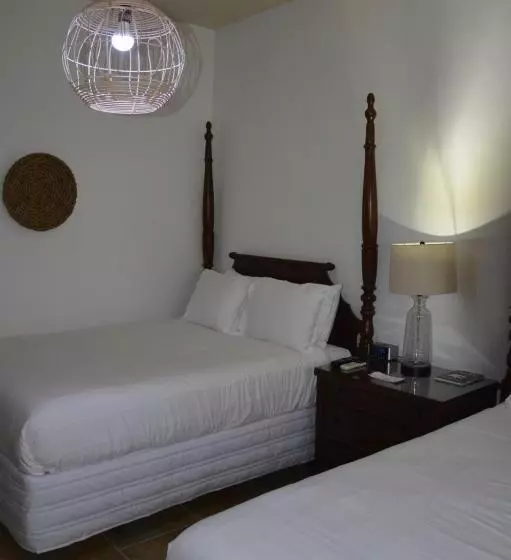 هتل Turtle Bay Inn