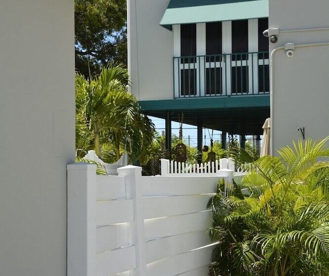 هتل Turtle Bay Inn