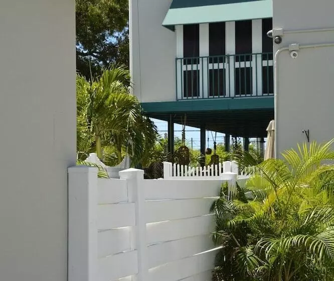 هتل Turtle Bay Inn