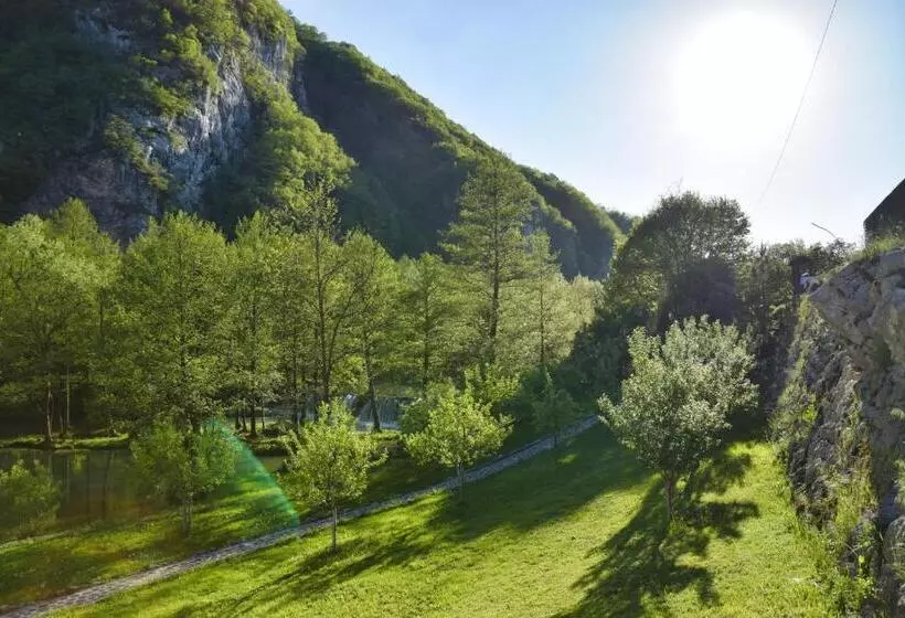 مُتل Konoba Slapovi