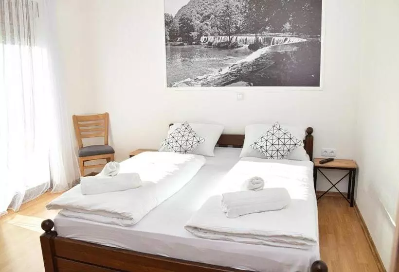 مُتل Konoba Slapovi