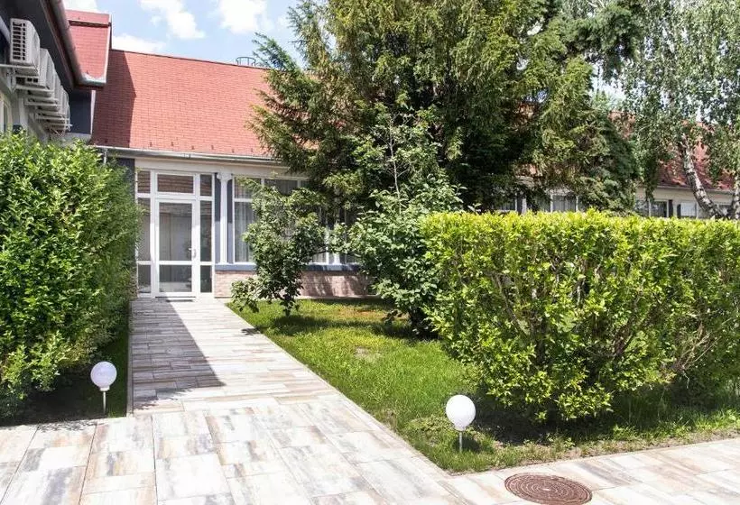 Majatalo Airport Wanderer Inn   Vándor Fogadó