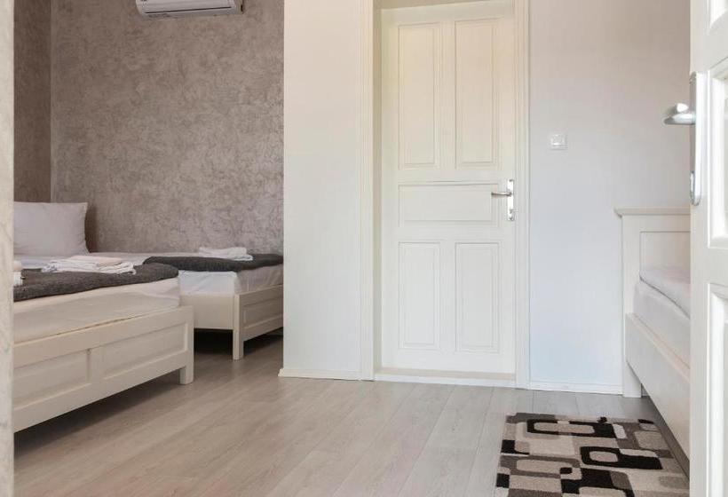 펜션 Airport Wanderer Inn   Vándor Fogadó