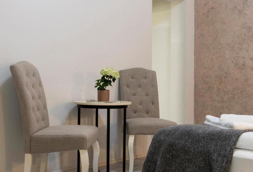 펜션 Airport Wanderer Inn   Vándor Fogadó