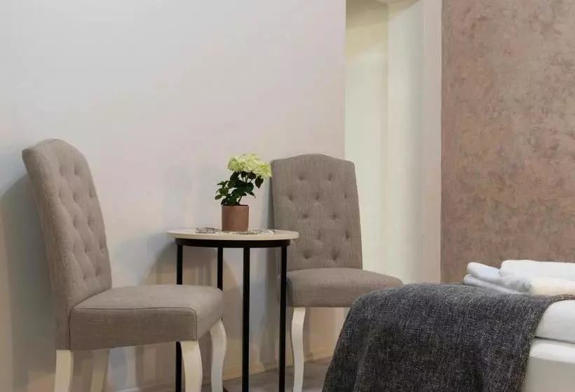 Majatalo Airport Wanderer Inn   Vándor Fogadó