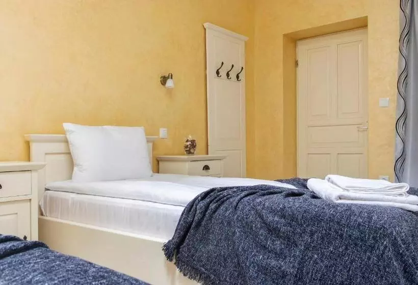 Majatalo Airport Wanderer Inn   Vándor Fogadó