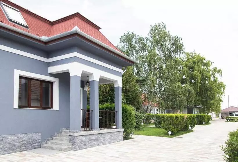 Majatalo Airport Wanderer Inn   Vándor Fogadó