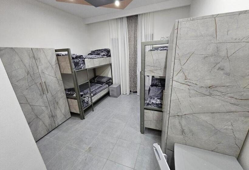 تختخواب و صبحانه Bluflest