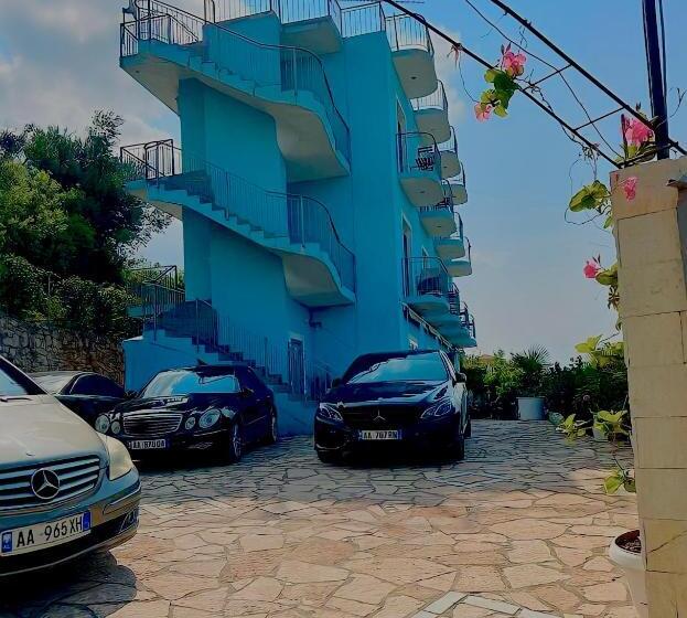 تختخواب و صبحانه Bluflest