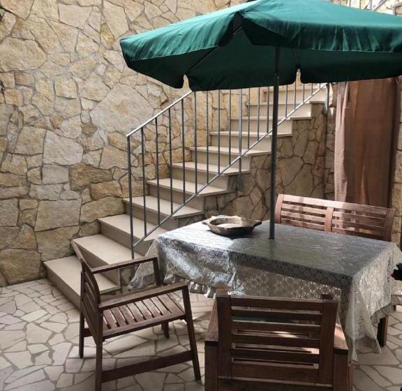 Bed and Breakfast Odegos