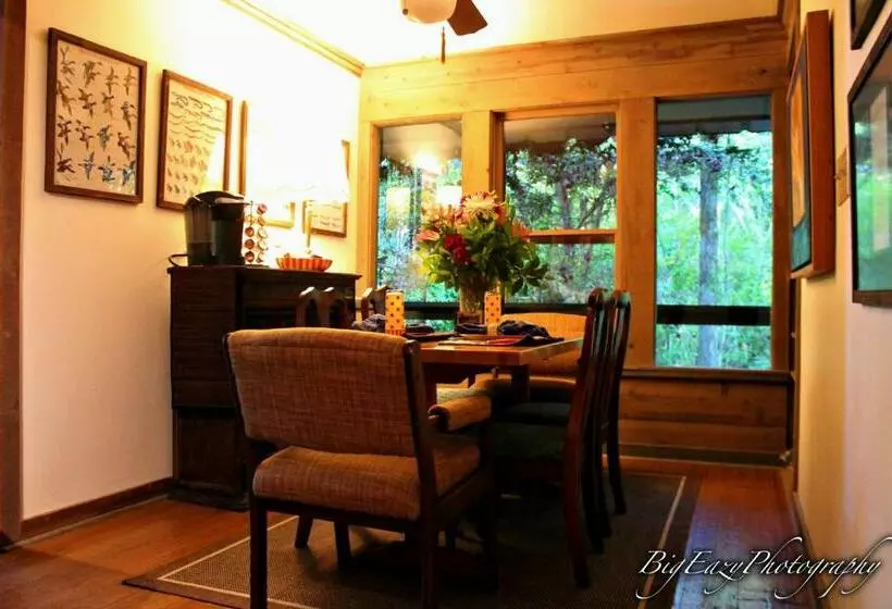 Aamiaismajoitus (B&B) The River Chalet