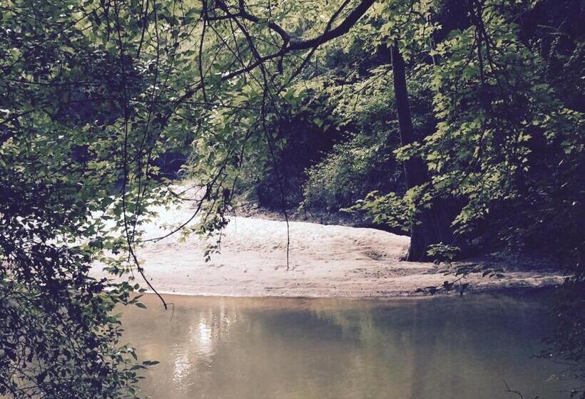 مبيت وإفطار The River Chalet