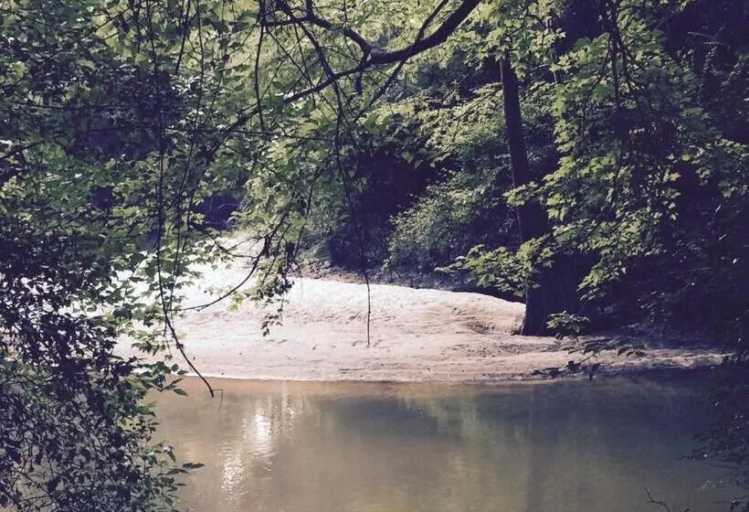 Aamiaismajoitus (B&B) The River Chalet