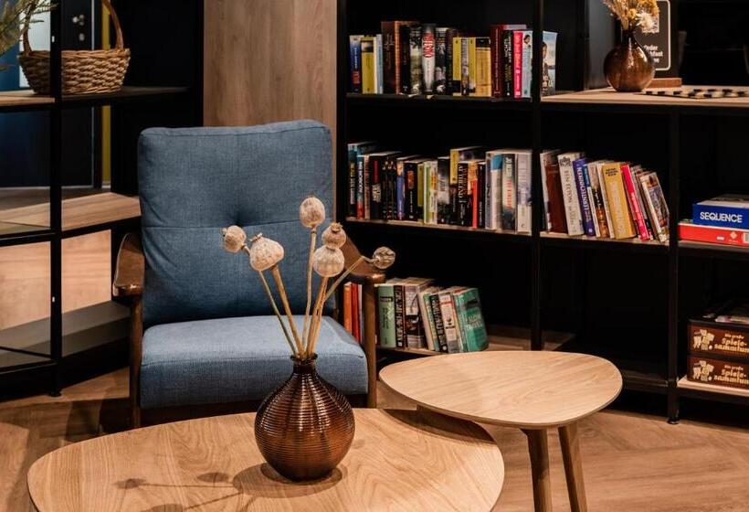 Capsule Hotel   Alpine Garden Zurich Airport