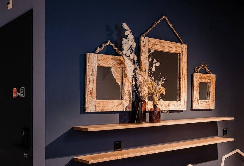 Capsule Hotel   Alpine Garden Zurich Airport