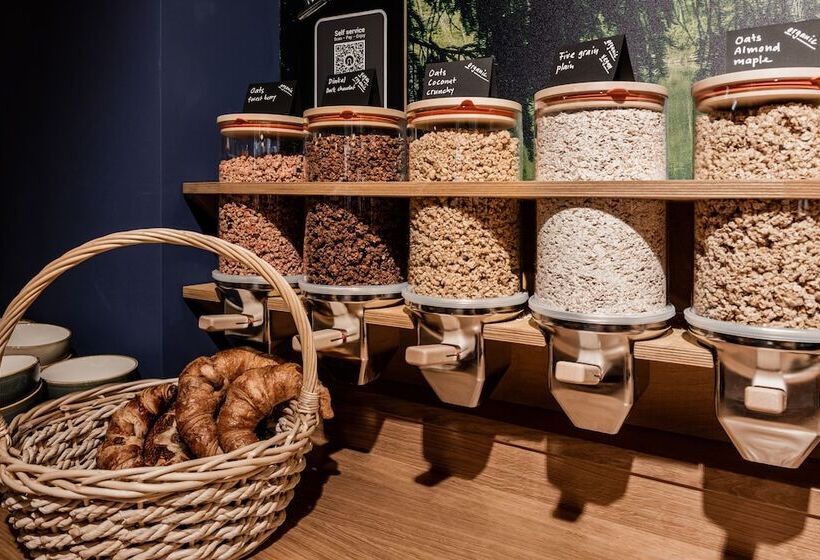 Capsule Hotel   Alpine Garden Zurich Airport