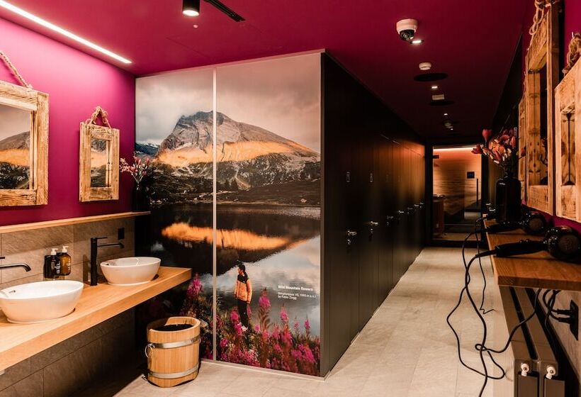 Capsule Hotel   Alpine Garden Zurich Airport