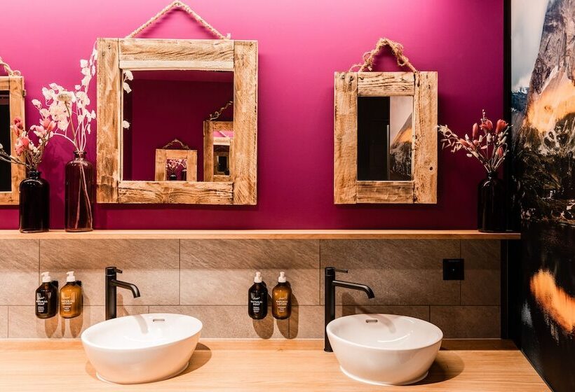 Capsule Hotel   Alpine Garden Zurich Airport