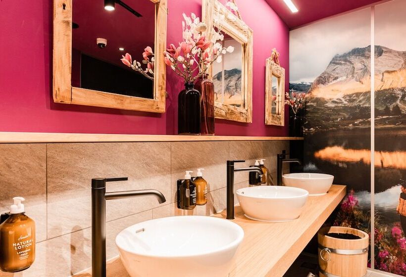 Capsule Hotel   Alpine Garden Zurich Airport